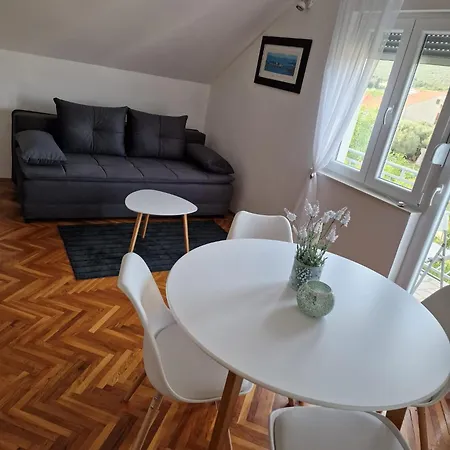 Zinda Apartment Sukosan
