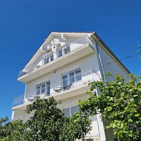 Apartament Zinda