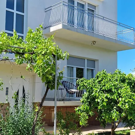 Zinda Apartment Sukosan